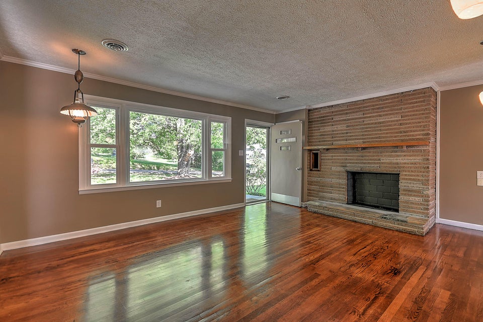 Photo #9: 545 Meadow Drive