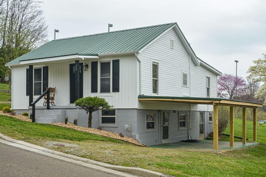 Photo #2: 722 High Street