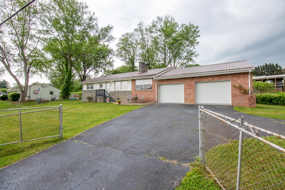 Photo #9: 212 Elmhurst Drive