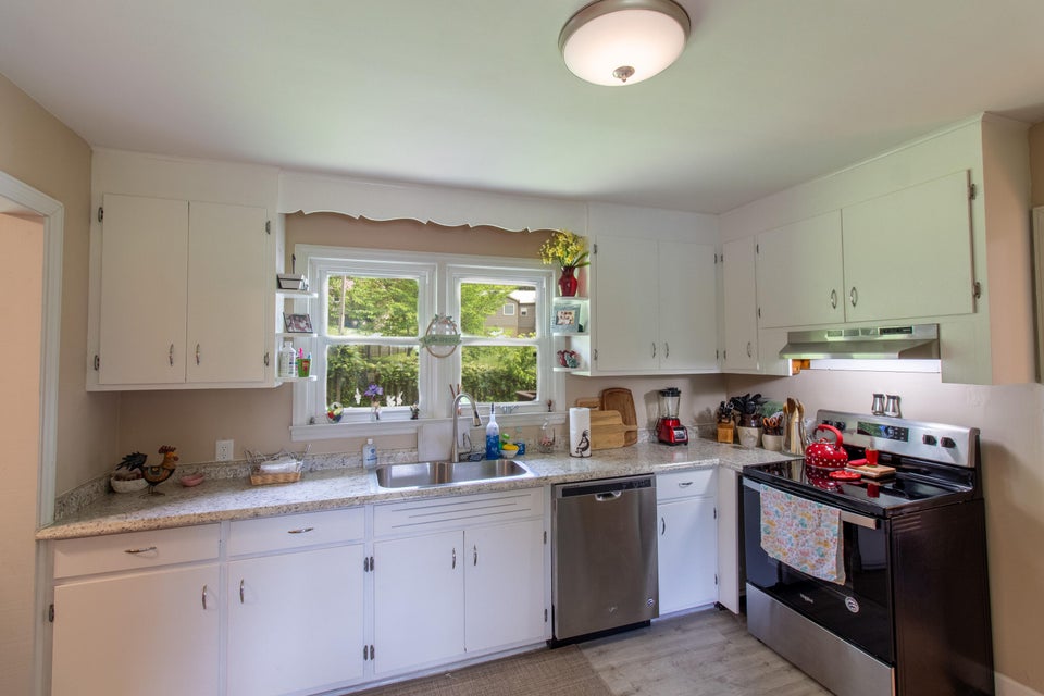 Photo #18: 212 Elmhurst Drive