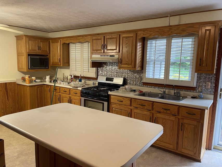 Photo #5: 320 Shoun Street