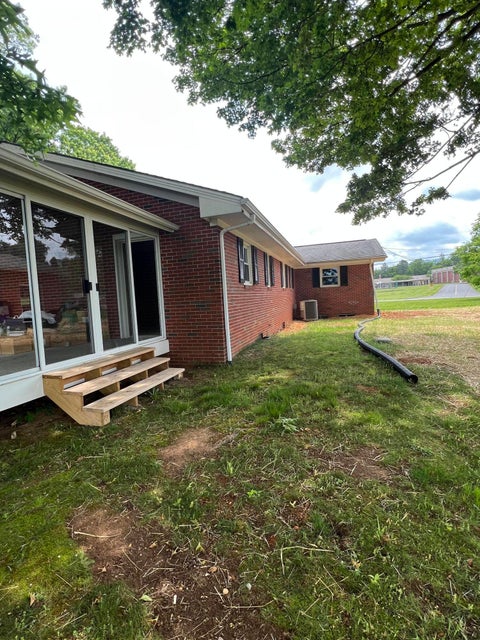 Photo #9: 207 Dunbar Road