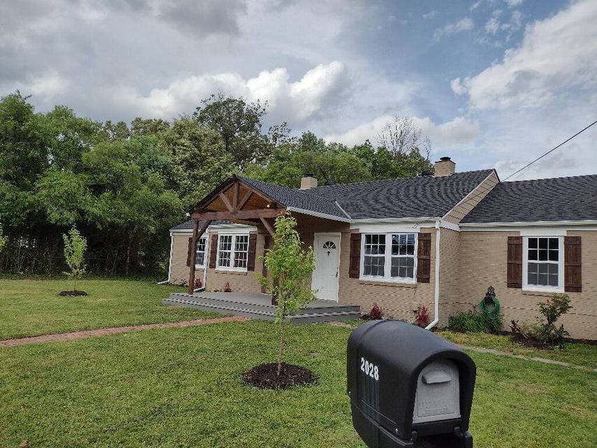 Photo #22: 2028 Sherwood Road
