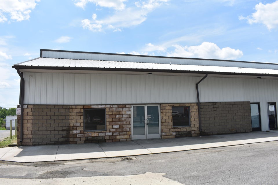 Photo #2: 950 Wilcox Court