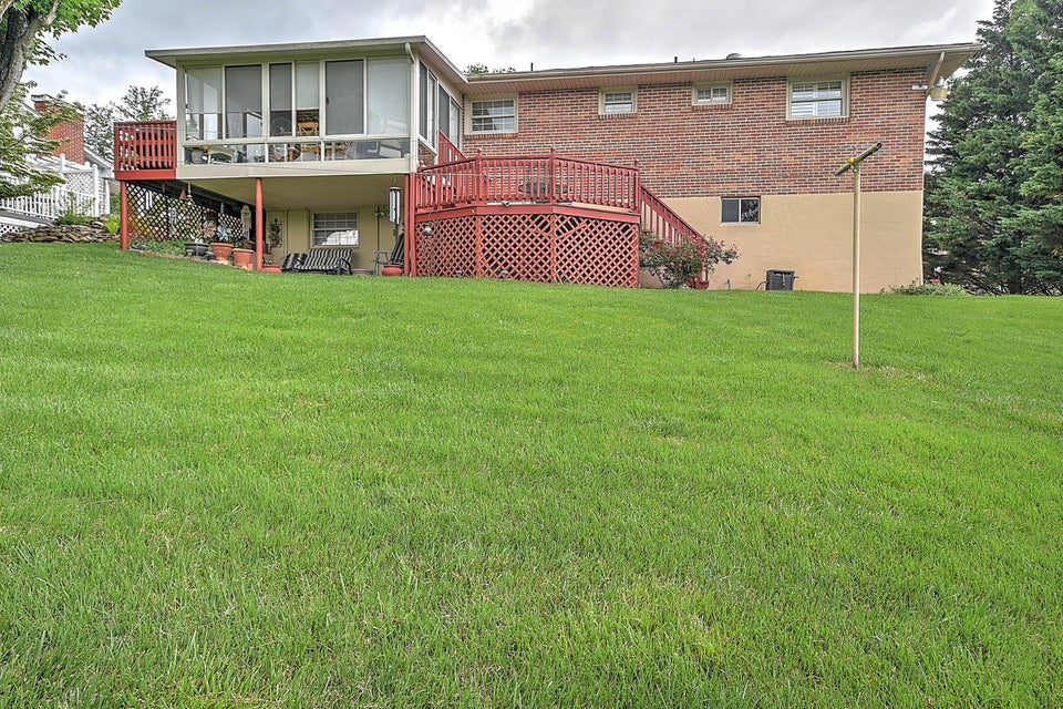 Photo #9: 411 Suburbia Drive