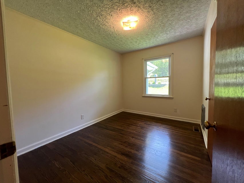 Photo #32: 360 Ealey Road