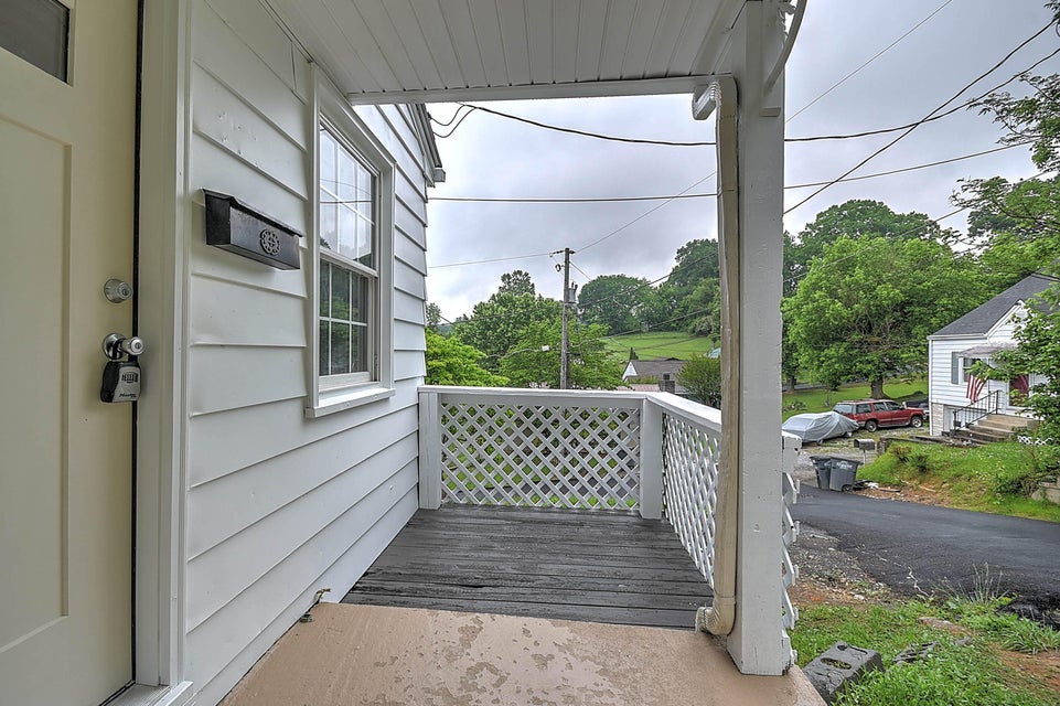 Photo #3: 999 Kinsler Avenue