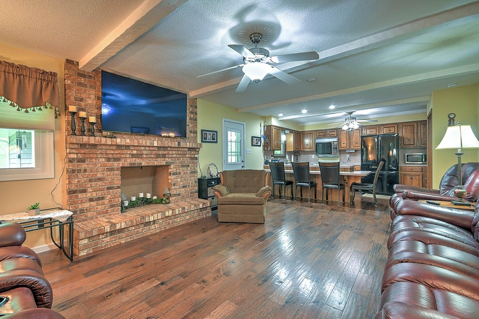 Photo #11: 300 Larkspur Drive