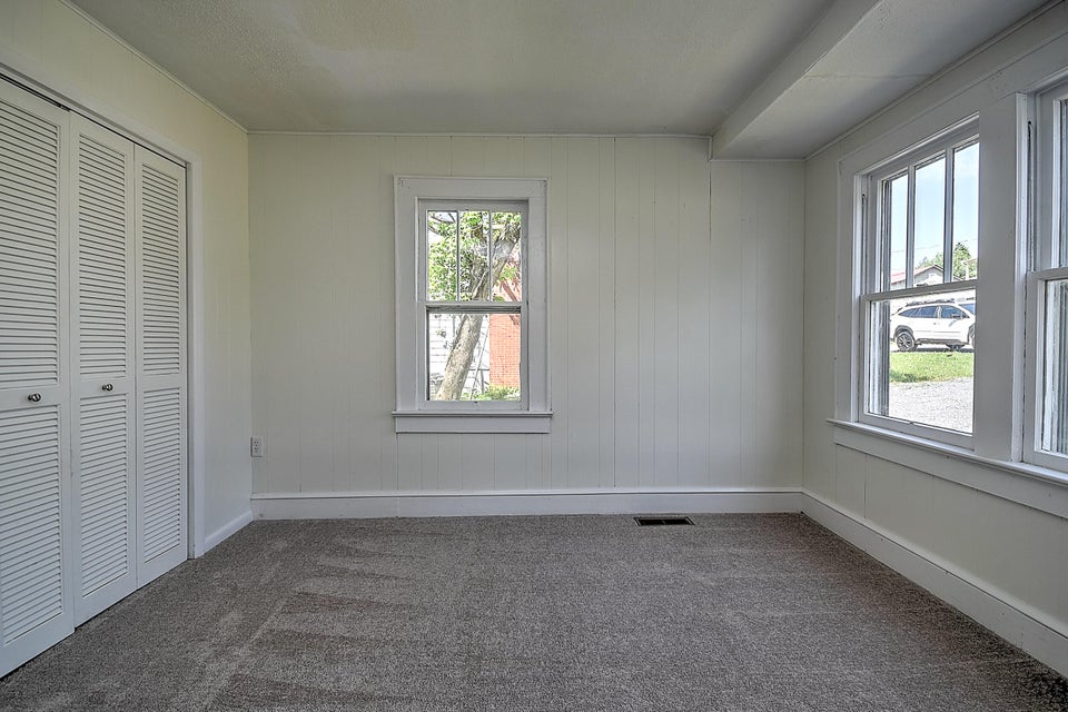 Photo #23: 524 Lakeview Street