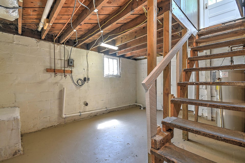 Photo #27: 524 Lakeview Street