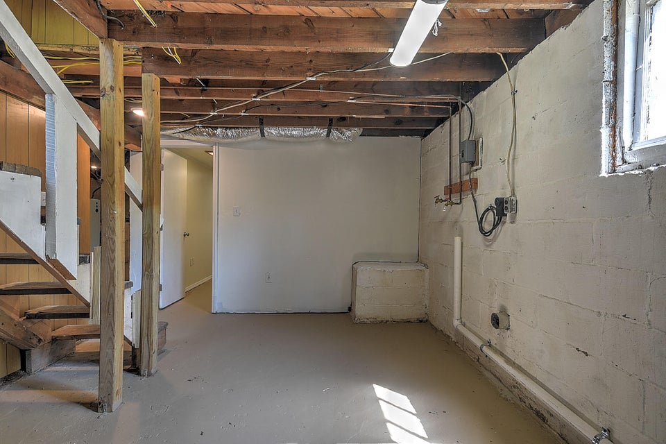 Photo #28: 524 Lakeview Street