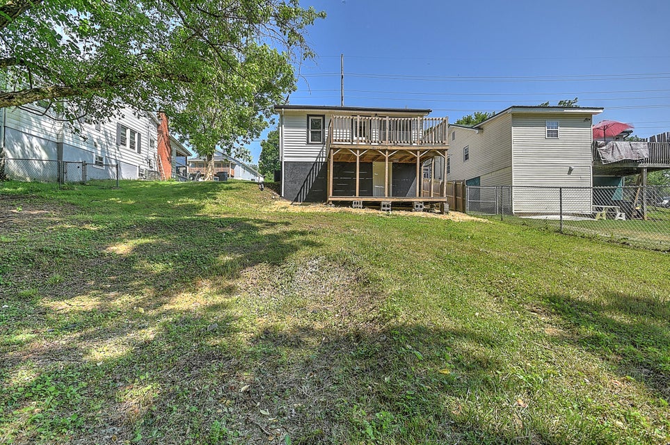 Photo #33: 524 Lakeview Street