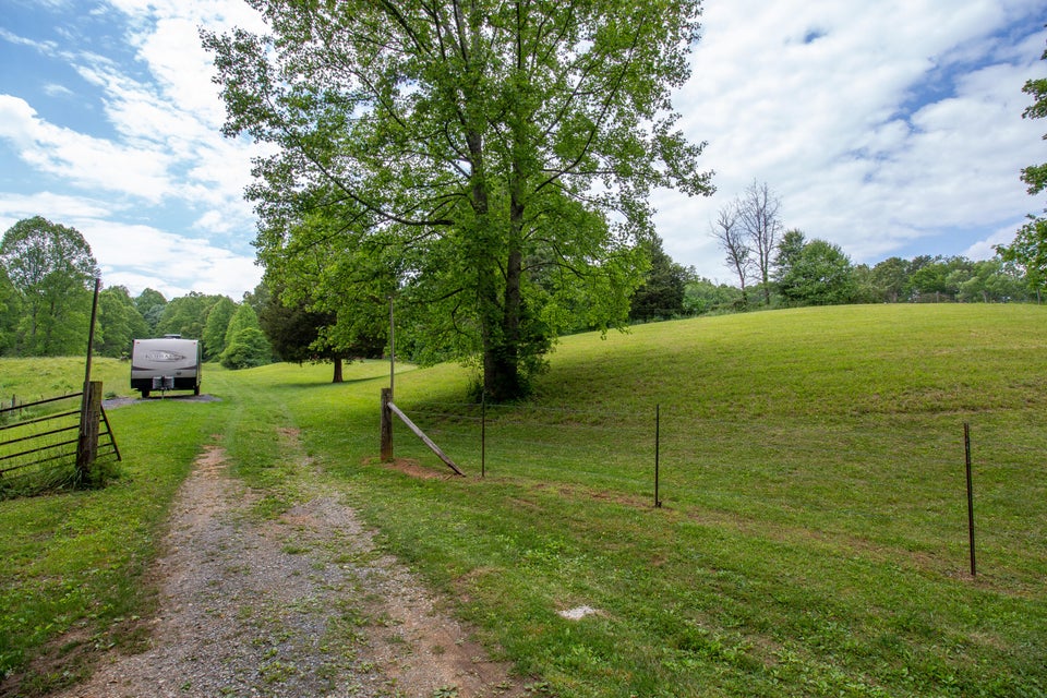 Photo #44: 1004 Muddy Creek Road