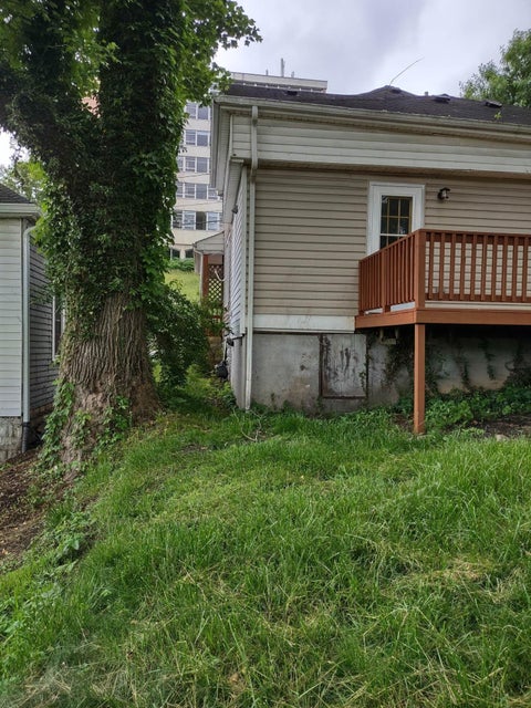 Photo #5: 919 Russell Street