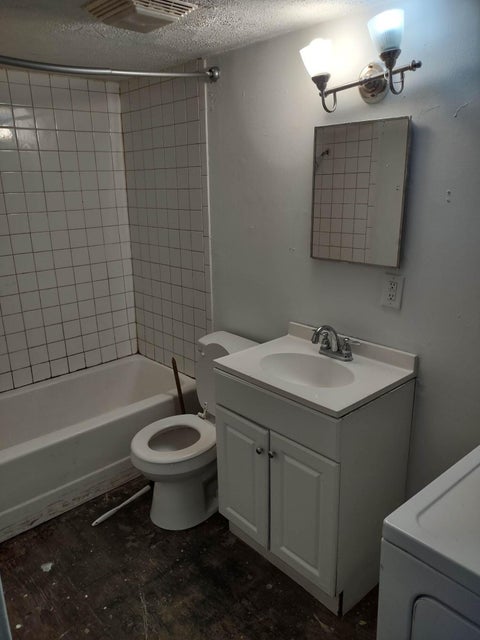 Photo #27: 919 Russell Street
