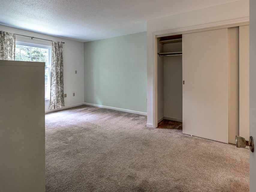 Photo #22: 216 University Parkway