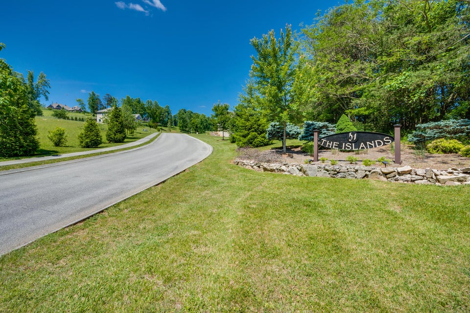 Photo #4: 322 Golf Ridge Drive