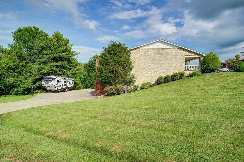 Photo #4: 101 Crestview Dr. Drive