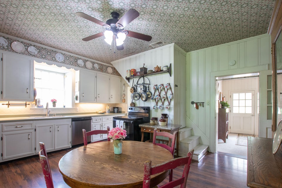 Photo #9: 240 Maplehurst Lane