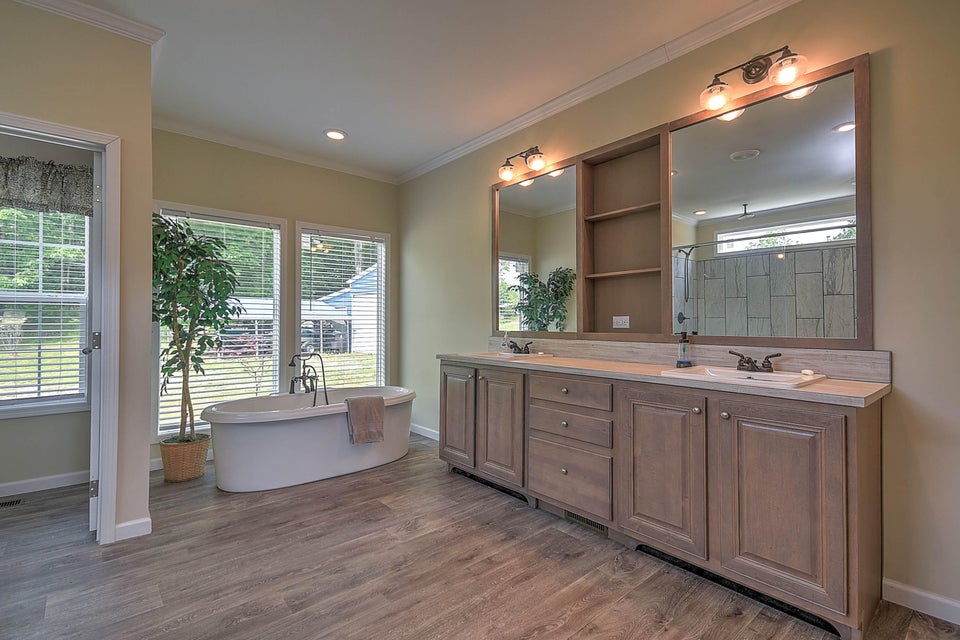 Photo #27: 259 Crussell Drive