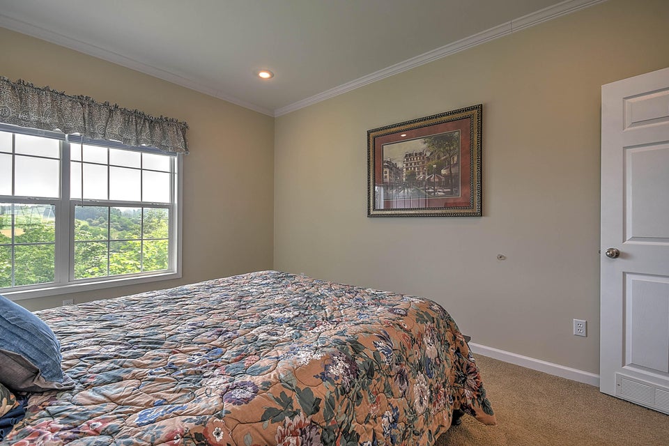 Photo #33: 259 Crussell Drive