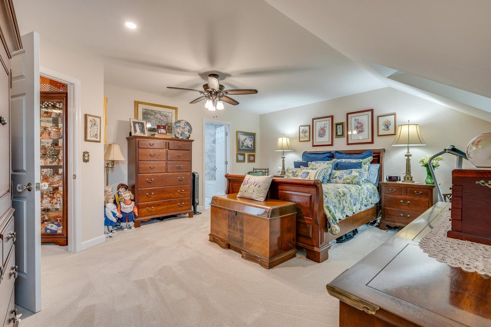Photo #22: 2028 Manor Court