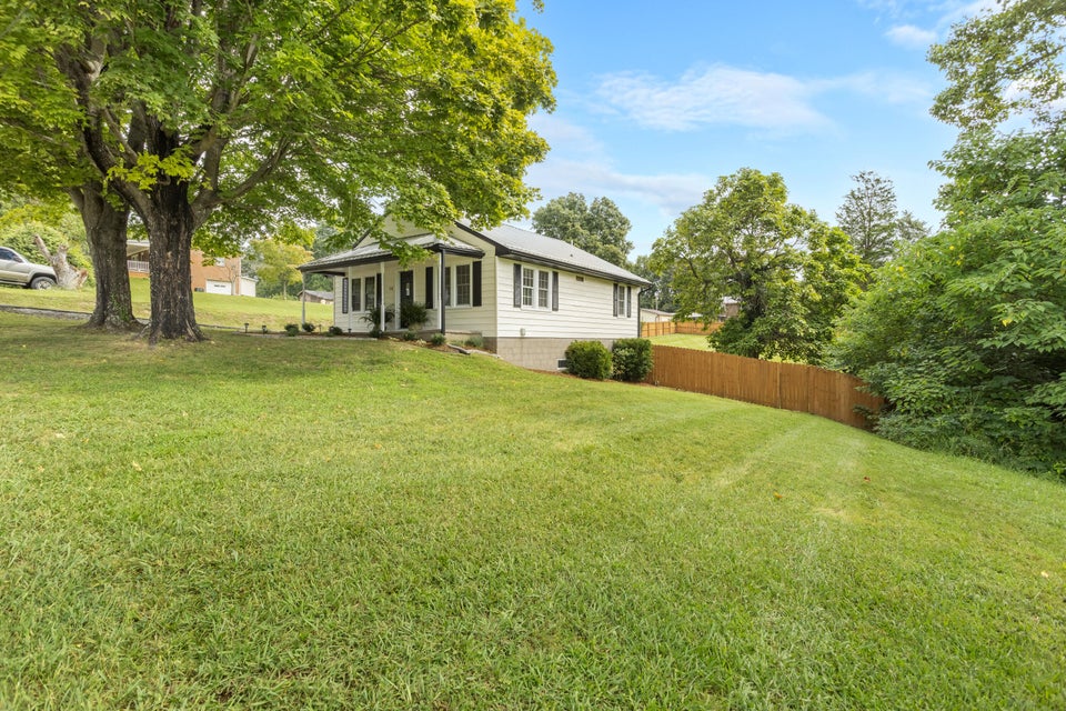 Photo #8: 338 Shelby Avenue