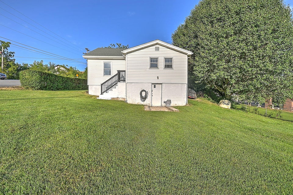 Photo #36: 128 Fairfax Road