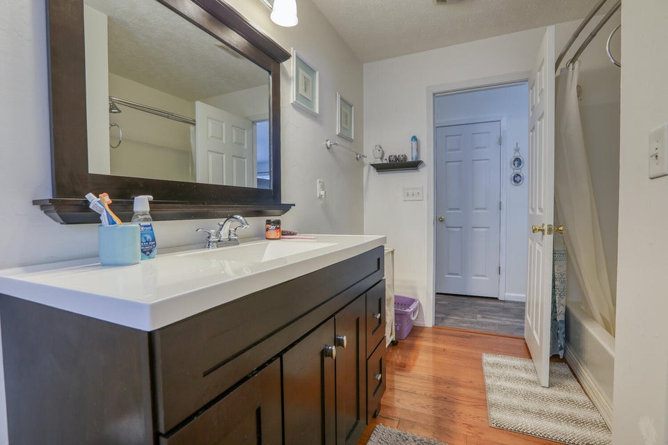 Photo #36: 104 Comanche Way