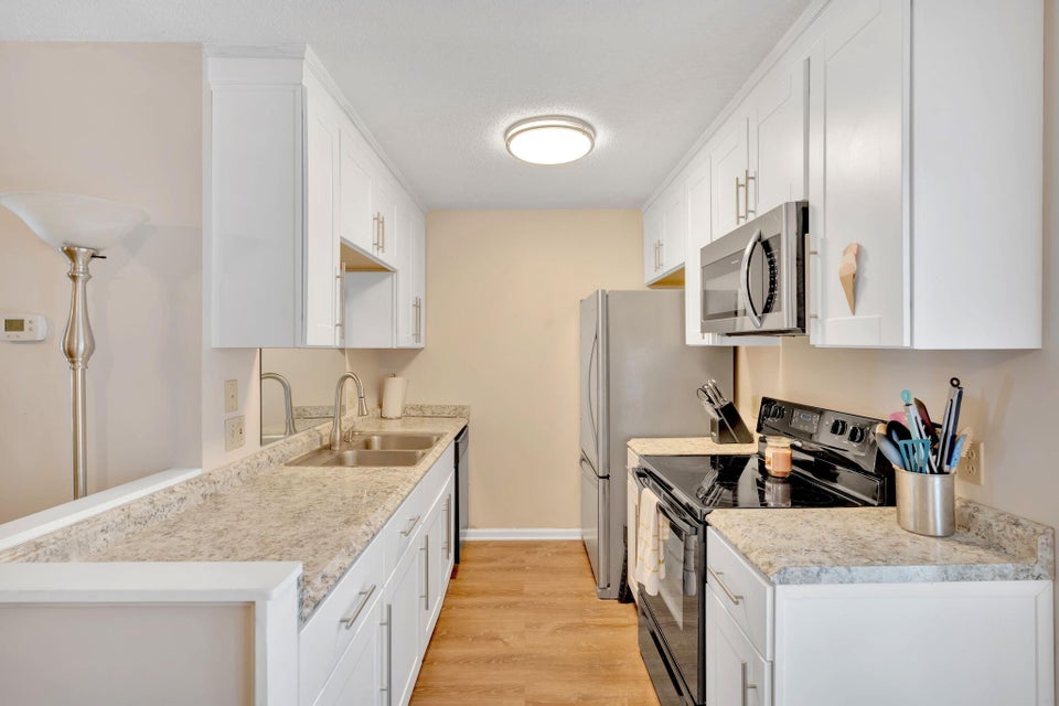 Photo #7: 1002 Milton Court