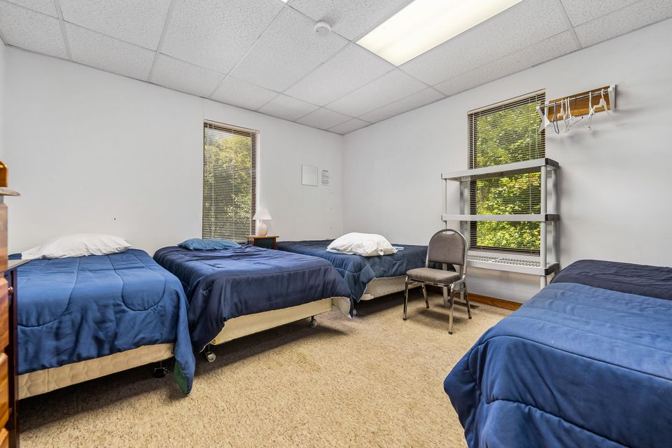 Photo #28: 155/159 Essex Drive