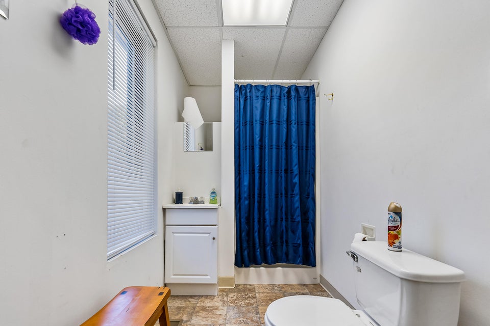 Photo #31: 155/159 Essex Drive