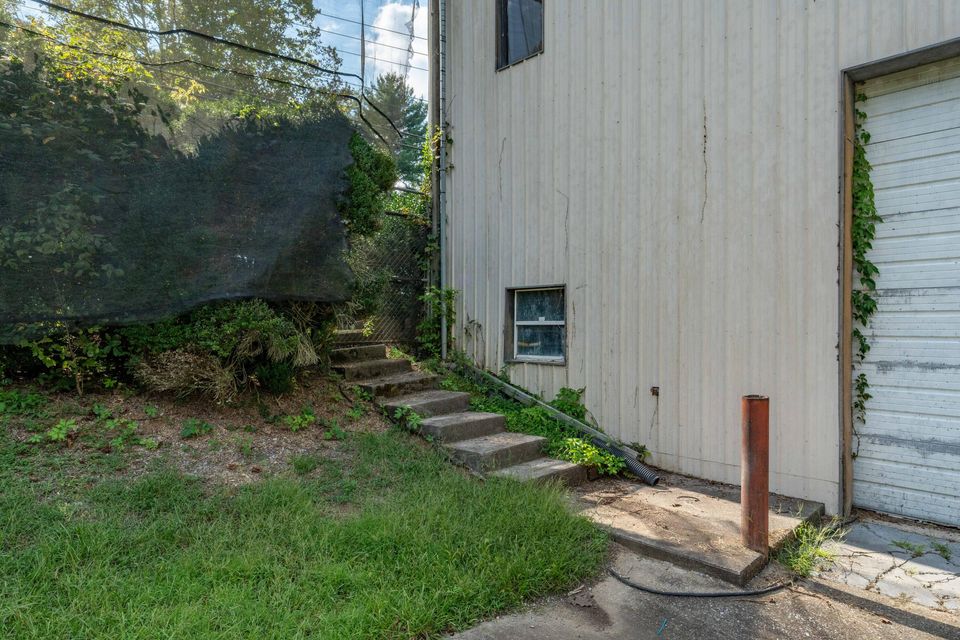 Photo #52: 155/159 Essex Drive