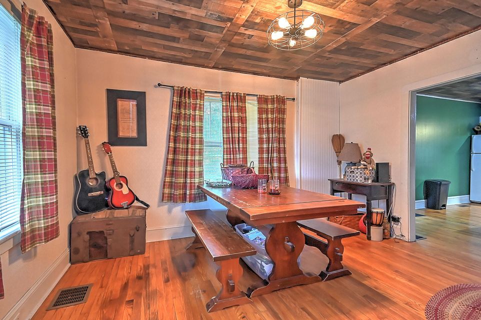 Photo #6: 123 Sargeant Street
