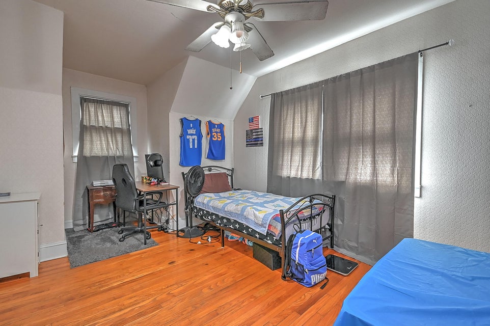 Photo #20: 123 Sargeant Street