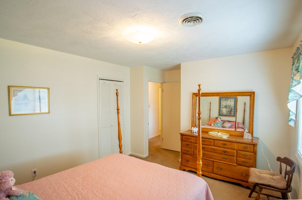 Photo #16: 402 Knob Hill Drive