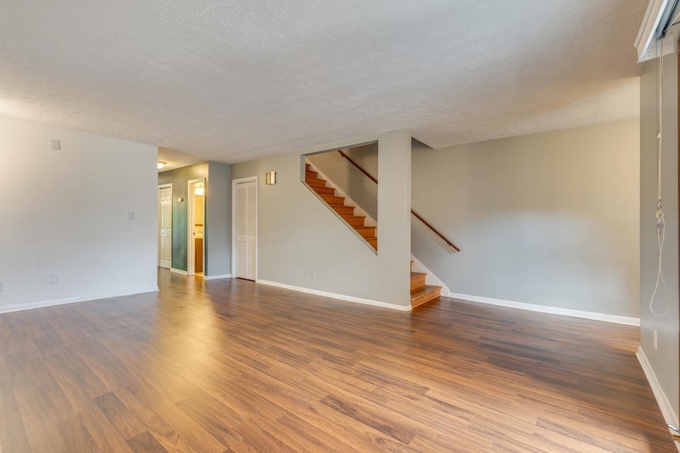 Photo #7: 512 Fleetwood Court