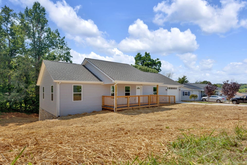 Photo #3: 118 Maple Crest Drive
