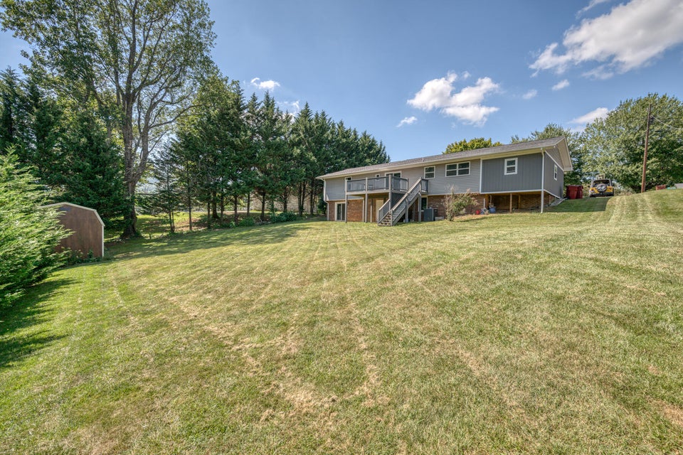 Photo #33: 122 Fairlawn Drive