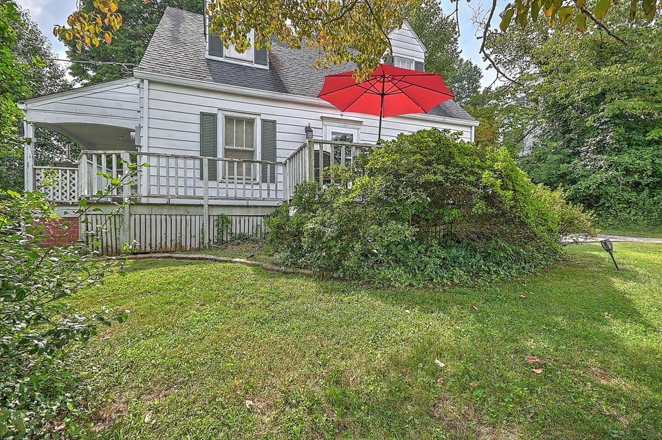 Photo #28: 123 Sargeant Street