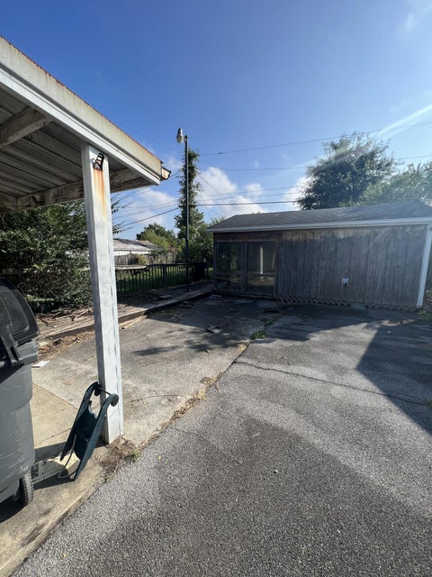 Photo #10: 1460 Carolina Avenue