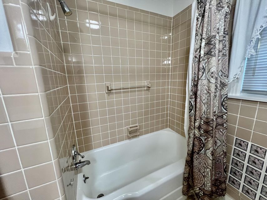 Photo #23: 947 7th Avenue