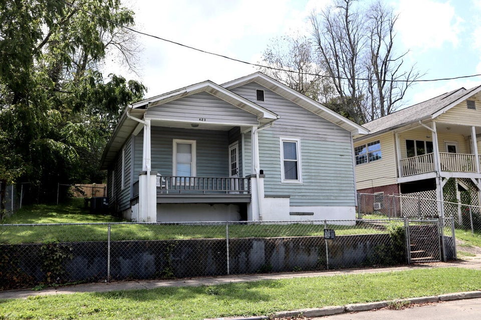 Photo #2: 423 Wilson Avenue