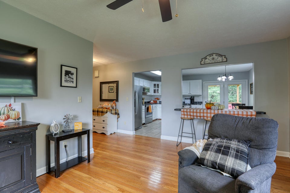 Photo #26: 625 Skyview Drive