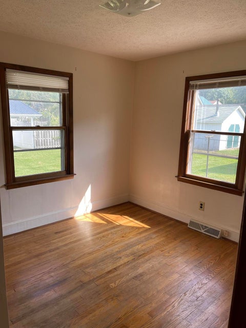 Photo #13: 711 Parkway Boulevard