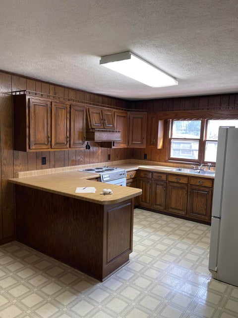 Photo #12: 711 Parkway Boulevard