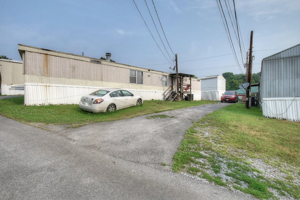 Photo #11: 2009 Greenway St.