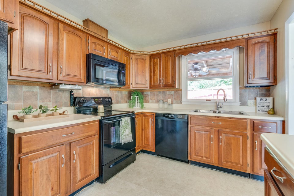 Photo #9: 116 Old Moreland Drive
