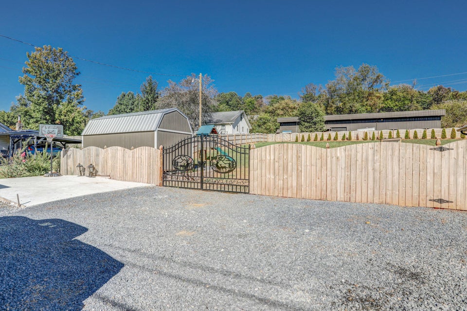 Photo #5: 1854 Pittstown Road