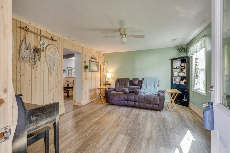 Photo #6: 118 Rock Springs Drive